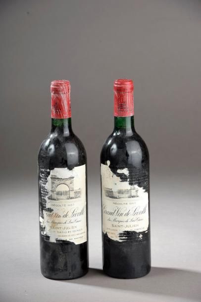 null 2 bouteilles CH. LEOVILLE-LAS-CASES, 2° cru Saint-Julien 1983 (eta mais lisibles)...