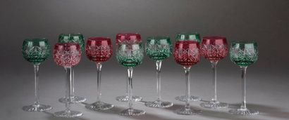 null SAINT-LOUIS. Suite de onze verres à vin du Rhin en cristal taillé à décor gravé...