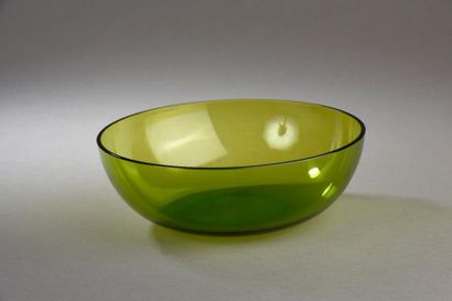 null LALIQUE. Coupe ronde en cristal vert. Vers 1970.