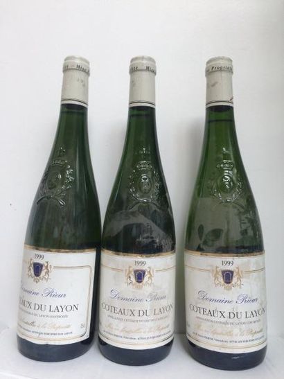 null 3 bouteilles de COTEAUX DU LAYON, domaine Prieur, 1999. Les niveaux et états...