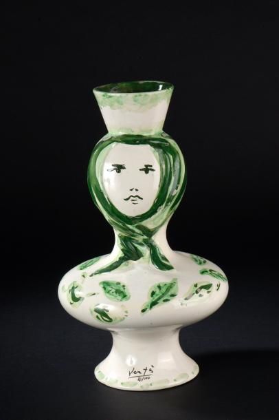 null Marcel VERTÈS (1895-1961).

Vase coloquinte "femme au fichu noué" en céramique...