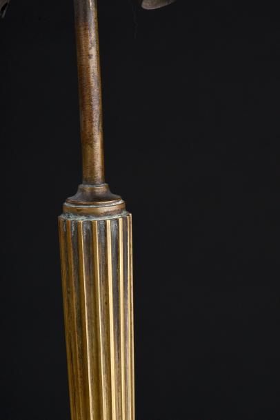 null Emile Jacques RUHLMANN (1879-1933). 

Pied de lampe en bronze anciennement argenté,...