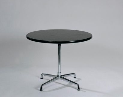 null Charles (1907-1978) et Ray (1912-1988) EAMES, édition Vitra.

Table modèle Contract...
