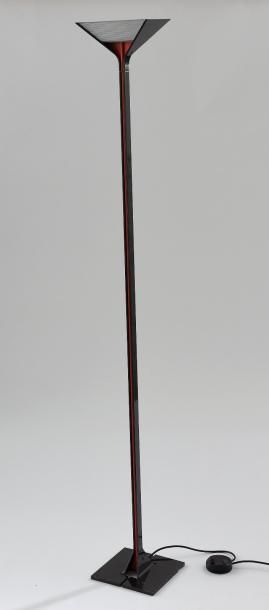 null Tobia SCARPA (né en 1935), édition Flos. 

Lampadaire modèle Papillona à diffuseur...