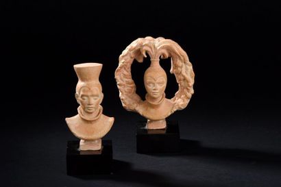 null Michel LEVY (né en 1949 à Alger).

Deux bustes en terre cuite figurant Héloïse...
