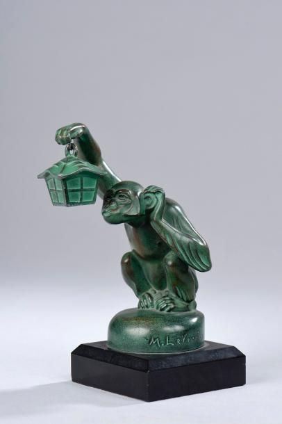 null Max LEVERRIER (1891 - 1973). Boubou, le singe à la lanterne. Régule à patine...