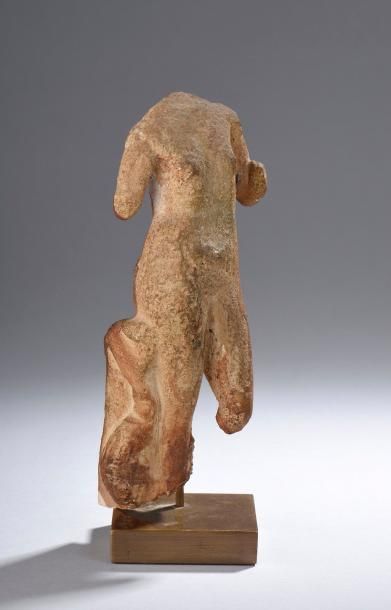 null Statuette acéphale représentant la déesse Vénus debout, nue, avec à ses pieds...
