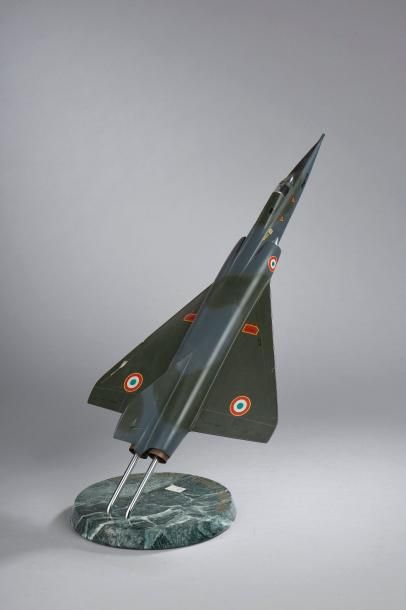 null DASSAULT AVIATION, Mirage IV A (1959) / Maquette au 1/50e, résine peinte (pointe...