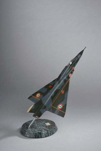 null DASSAULT AVIATION, Mirage III E (1964) / Maquette au 1/50e, résine peinte, avec...