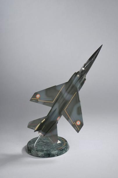 null DASSAULT AVIATION, Mirage F1 (1966) / Maquette au 1/50e, résine peinte, avec...