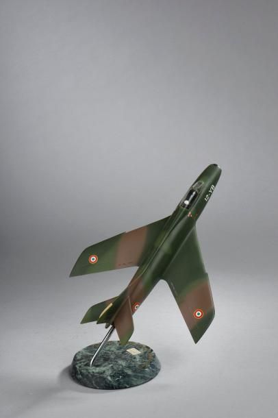 null DASSAULT AVIATION, Super Mystère B2 (1956) / Maquette au 1/50e, résine peinte,...