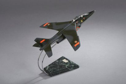 null DASSAULT AVIATION, Alpha-Jet (1973) / Maquette au 1/50e, résine peinte, avec...