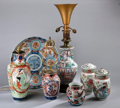 null 118/ Ensemble de céramiques chinoises : vases montés en lampe, paire de vases,...