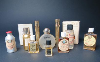 null Divers parfumeurs
Lot comprenant deux petits flacons Lucien LELONG, huit flacons...