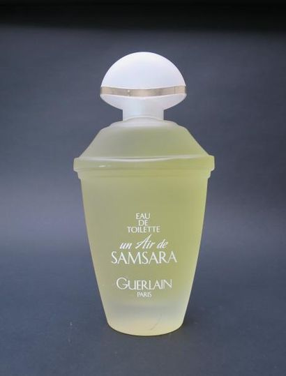 null GUERLAIN "Un air de Samsara" (1992)
Flacon publicitaire décoratif en verre incolore...