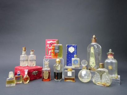 Divers parfumeurs 
Lot comprenant douze flacons,...