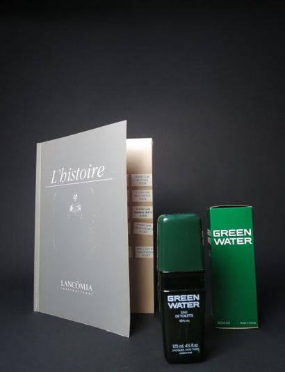 null Divers parfumeurs
Lot comprenant le catalogue LANCÔMIA de LANCÔME et un flacon...