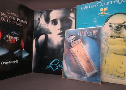 null Divers parfumeurs
Lot comprenant six panneaux publicitaires des parfums Guy...