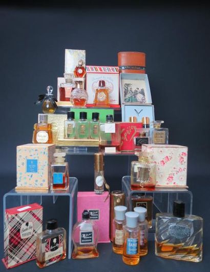 null Divers parfumeurs (années 1920-1950)
Lot comprenant vingt flacons de parfumeurs...