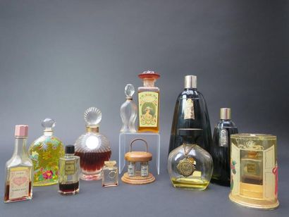 Divers parfumeurs
Lot comprenant douze flacons...