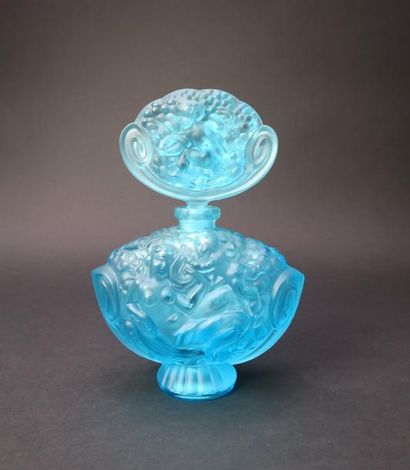 null INGRID (années 1920)
Flacon à parfum en cristal de Bohème bleu électrique, en...