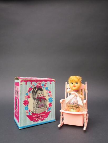 null ROCKER "Betty bubbles"
Dans son coffret flacon poupée dans un rocking chair....