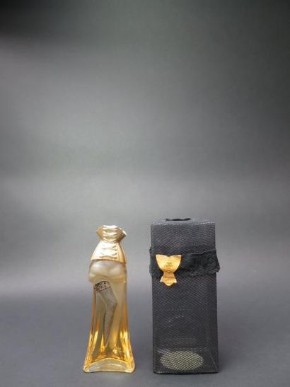 null Parfums Monica KLINK "Hot couture"
Flacon vaporisateur contenant 100 ml d'eau...