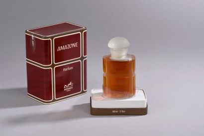 null HERMÈS "Amazone" (1974)

Présenté dans son coffret cubique en carton gainé de...