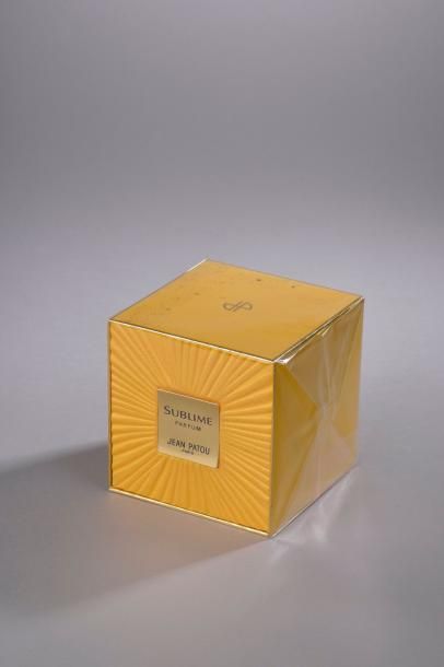 null Jean PATOU "Sublime" (1991)

Flacon contenant 30 ml d'extrait présenté dans...