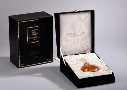 null VAN CLEEF AND ARPELS "First" (1976)

Présenté dans son coffret joaillier en...