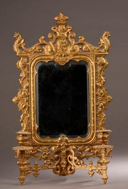null Applique à fond de miroir en bronze à deux lumières. XIXe siècle.