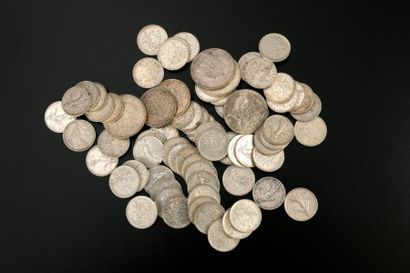 null *Soixante-seize pièces en argent : soixante-dix de 5 francs, deux de 10 francs...