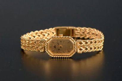 null Montre-bracelet de dame en or jaune 18K, à cadran octogonal allongé. Mouvement...