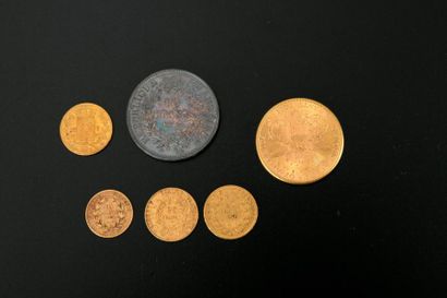 null Cinq pièces en or : une de 20 dollars américains 1891, trois de 20 francs or...