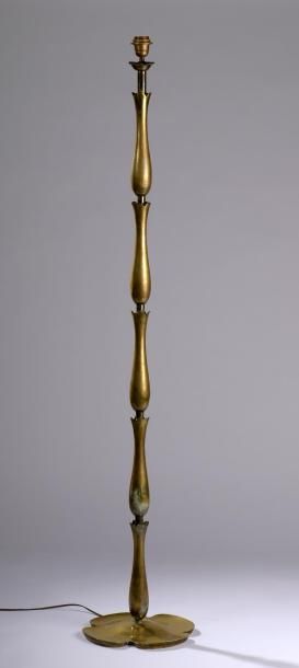 null Carlo SCARPA (1906 - 1978).

Lampadaire en bronze à décor de végétaux stylisés,...