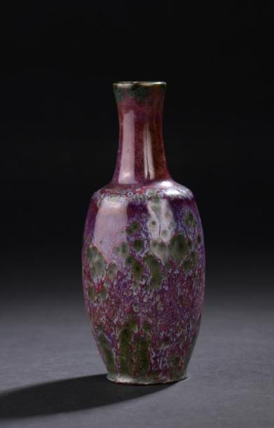 null Pierre-Adrien DALPAYRAT (Limoges, 1844 - 1910). 

Vase bouteille en grès émaillé...