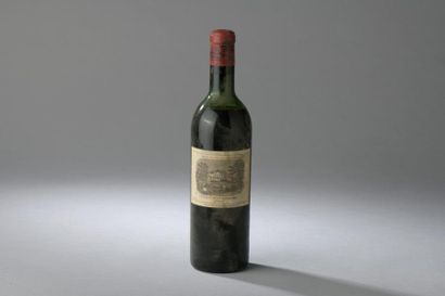 null 1 bouteille Château LAFITE-ROTHSCHILD, 1° cru Pauillac 1962 (es, elt, B).