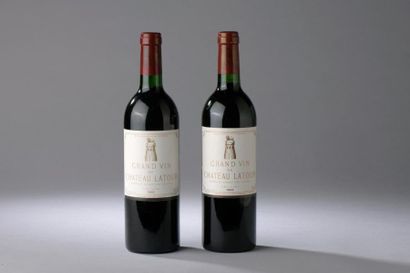 null 2 bouteilles Château LATOUR, 1° cru Pauillac 1983.