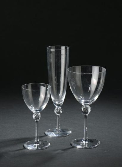 null Partie de service de verres en cristal modèle "Boléro" comprenant : 

- quinze...