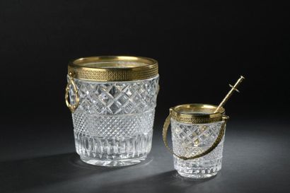 null Seau à champagne et seau à glace en verre taillé de pointes de diamants, la...