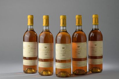 null 5 bouteilles Château D'YQUEM, 1° cru supérieur Sauternes 1989 (es).