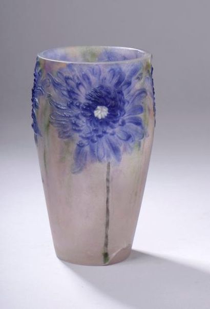 null Gabriel ARGY-ROUSSEAU (1885-1953).

Vase fuselé en pâte de verre à décor de...