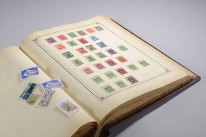 null Album de timbres dont France, majoritairement oblitérés. 