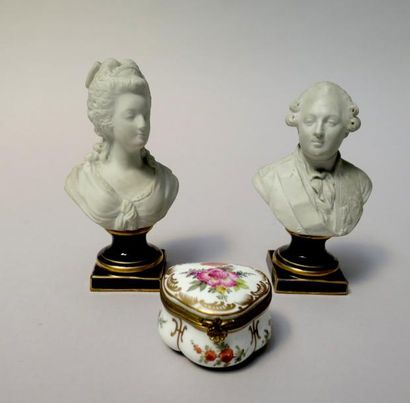 null Louis XVI et Marie-Antoinette en buste.

Paire de biscuits montés sur des socles...