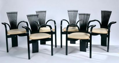 null Suite de six fauteuils en bois laqué noir, modèle Totem à dossier ajouré en...