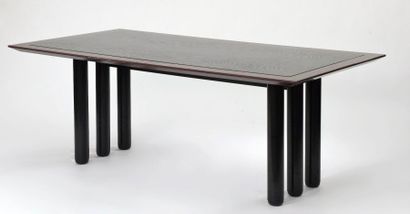 null Édition MOBILIER INTERNATIONAL.
Table rectangulaire en bois laqué noir, la bordure...