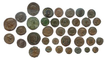 null Lot de 37 monnaies romaines en bronze (sesterce, as, folles, petits bronzes)...