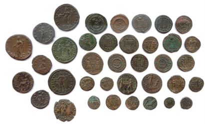 null Lot de 37 monnaies romaines en bronze (sesterce, as, folles, petits bronzes)...