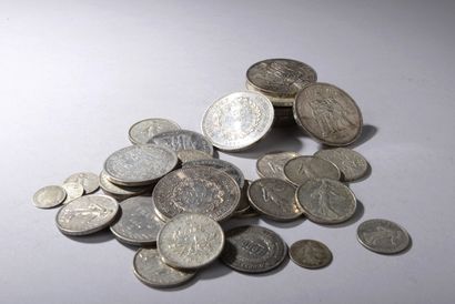 null Ensemble de pièces de monnaie : trente-sept pièces d'argent (poids : 598 g),...