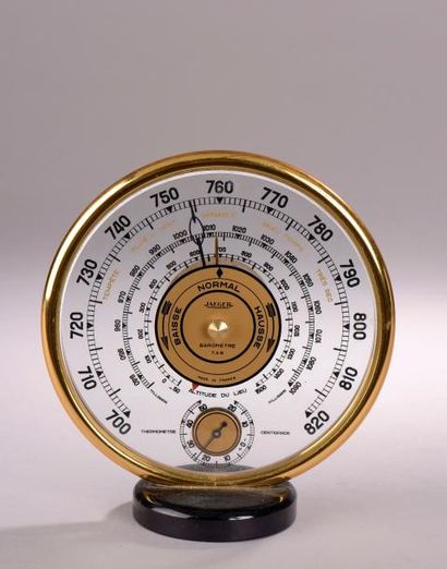 null 

Baromètre thermomètre circulaire en plexiglas cerclé de métal doré, sur un...